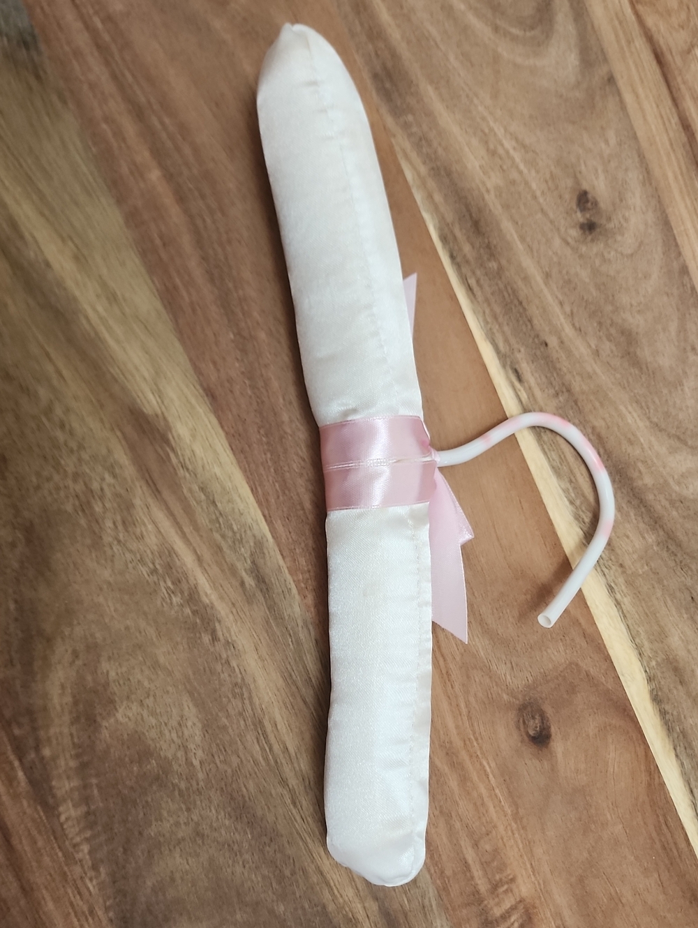 ✨ VTG Lot of 6 Hangers - Padded Satin & Contoured White ✨ - Picture 9 of 13